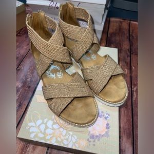 Very G Sadie Sandals- Tan